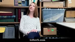 Jouer Une ado rousse coquine surprise en vol à l'étalage et punie avec du sexe hardcore par un flic