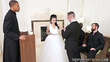 تشغيل العروس التي تمارس الجنس بعد الزفاف