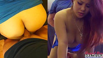 Reproduzir O jovem deflora a namorada no sofá e depois faz o boquete dela