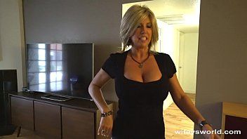 Play Pay by the hour a mature bomb for quality xxx at the hotel