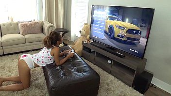adolescentes y chicas sexo adolescente follada por detrás cuando juega