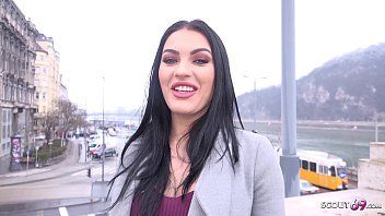 Futai cu bruneta sexy rau de penisul