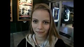 Reproduzir Foda-se uma rainha penetrada por um trabalhador que é seu servo