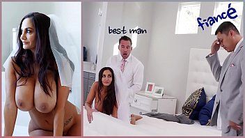 Reproducir La novia madura desnuda en la ducha con grandes tetas pone los cuernos a su marido con un amante dotado