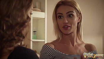 Redare Sex cu doua maseuze sexyciuni