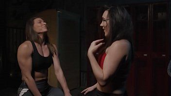 Play Hot kisses before every game of xxx