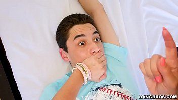 Xvideos جديد الروسية الرجال ضخمة الديوك أمي يعطي كس لابنه