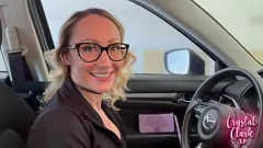 Abspielen MILF-Stiefmutter Crystal Clark gibt leidenschaftlichen Blowjob beim Schuleinkauf
