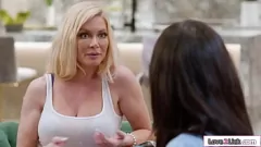 Jouer Action lesbienne dans la belle-famille : Chloé surréaliste et Serene Siren