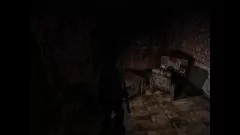 Abspielen Betrügende Frau spielt zum ersten Mal Silent Hill 2