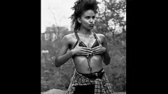 Redare Zazie Beetz Omagiu de masturbare sexy cu sunet