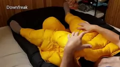 Reproducir Sesión de masturbación llena de fetiche con chaqueta de nylon Down joroba