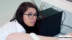 Abspielen Boss befiehlt lateinische Lesben Alison Rey und Gina Valentina als Geschlecht im Büro