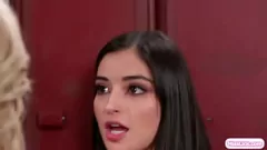 Redare Deanul busty Tutors Emily Willis în lecții lesbiene obraznice