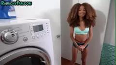 Redare Sora de ebonie curbă este sălbatică în sesiune intensă de muie POV